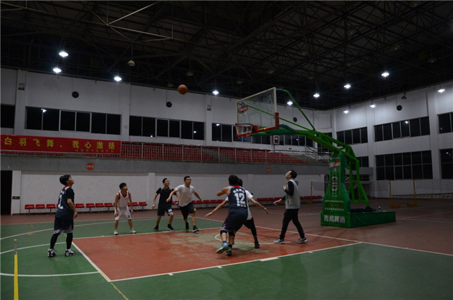紀念“五四”運動100周年——城投集團、昌南新區(qū)開展籃球友誼賽