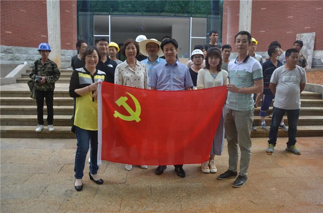 炎炎夏日送清涼，點(diǎn)滴關(guān)懷暖人心——城投集團(tuán)各黨支部開展“送清涼”慰問一線員工活動(dòng)