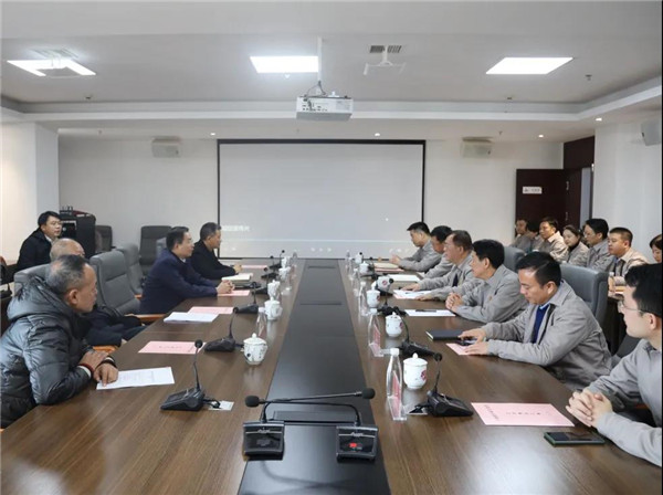 市委常委、常務(wù)副市長鄧永翔現(xiàn)場調(diào)研城投集團(tuán)產(chǎn)業(yè)項(xiàng)目