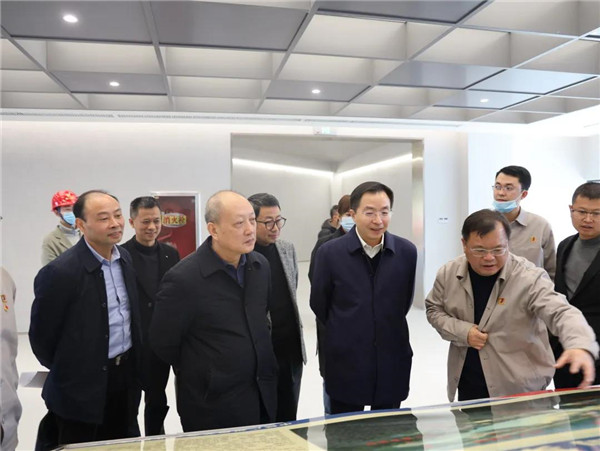 市委常委、常務(wù)副市長鄧永翔現(xiàn)場調(diào)研城投集團(tuán)產(chǎn)業(yè)項(xiàng)目